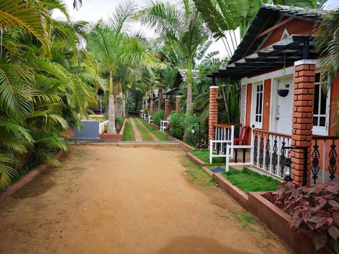 Plumeria Resort Kushālnagar Exterior foto